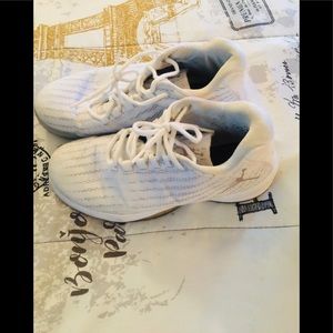 Jordan B. Fly men’s b-ball shoes